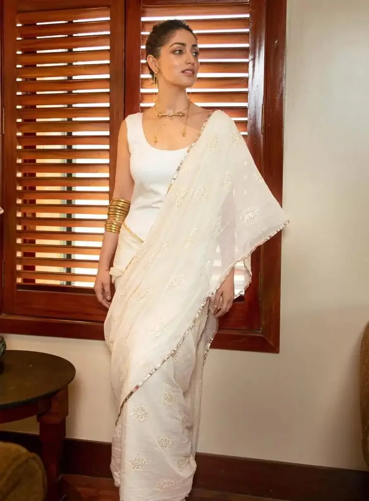 YAMI GAUTAM IN WHITE SAREE SLEEVELESS BLOUSE 7